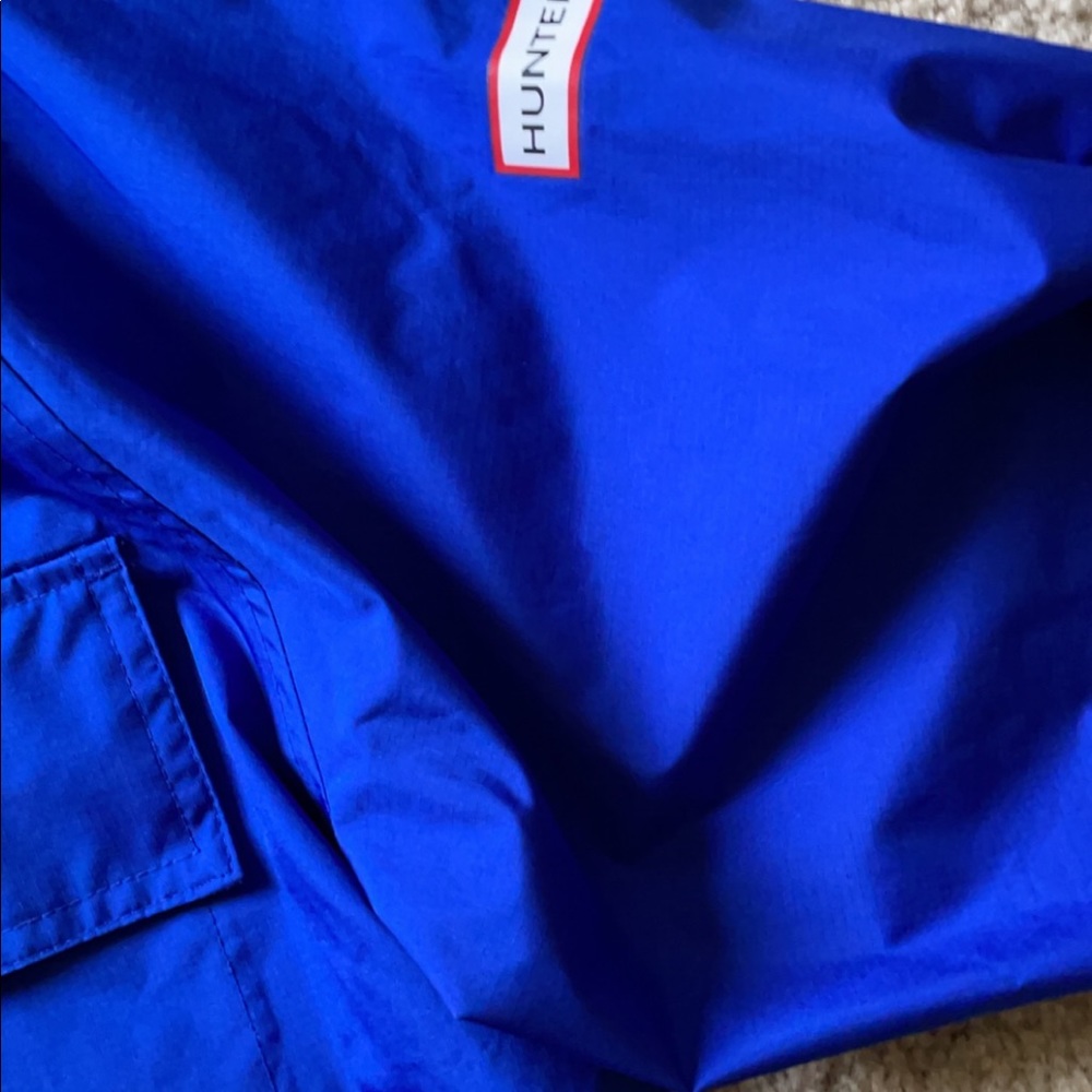 Blue small hunter raincoat fits a little big